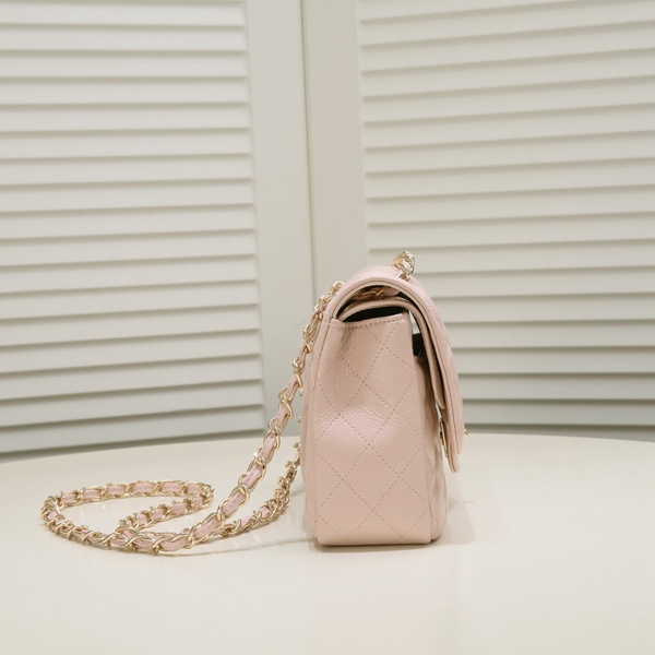 シャネルバッグ背面デザイン